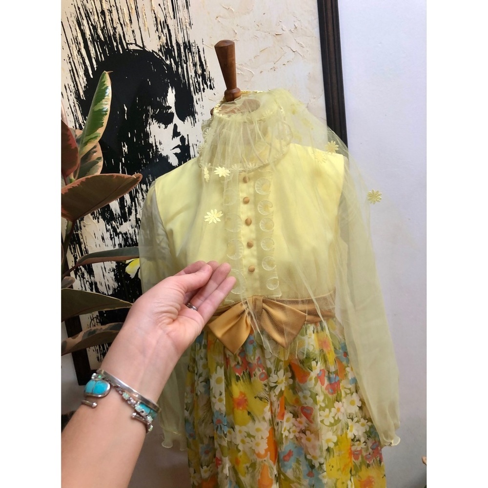Quirky Bride!!!! Wedding Dress w Veil - Picture 5 of 16